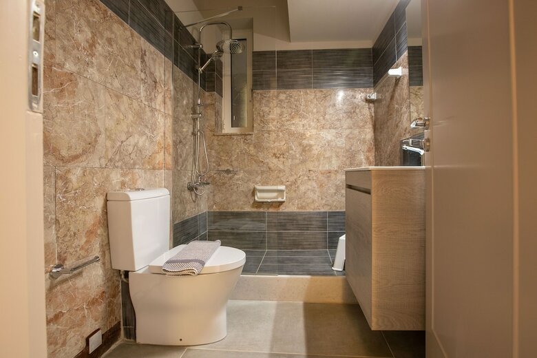 Luxurious 5 Bedroom-3 Bathroom Apartment 2- Athens