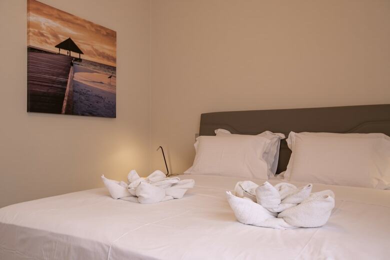 Luxurious 5 Bedroom-3 Bathroom Apartment 2- Athens