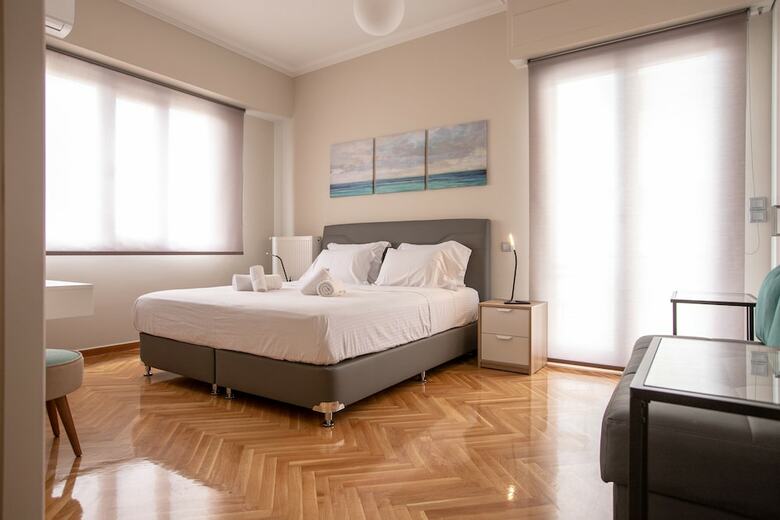Luxurious 5 Bedroom-3 Bathroom Apartment 2- Athens