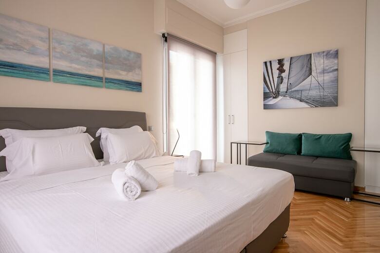 Luxurious 5 Bedroom-3 Bathroom Apartment 2- Athens