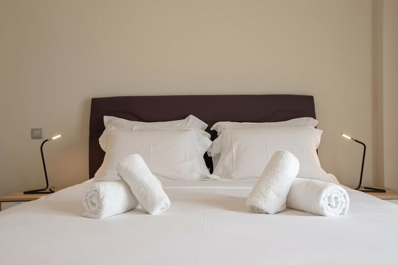 Luxurious 5 Bedroom-3 Bathroom Apartment 2- Athens