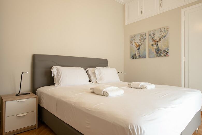 Luxurious 5 Bedroom-3 Bathroom Apartment 2- Athens