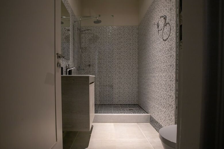 Luxurious 5 Bedroom-3 Bathroom Apartment 2- Athens