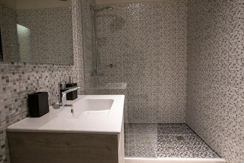 Luxurious 5 Bedroom-3 Bathroom Apartment 2- Athens