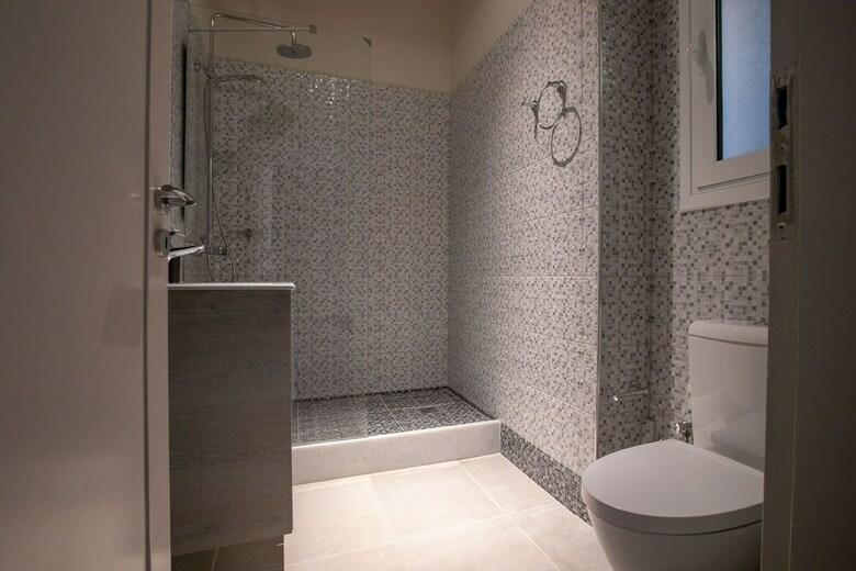 Luxurious 5 Bedroom-3 Bathroom Apartment 2- Athens