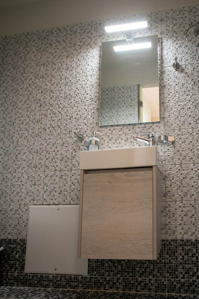 Luxurious 5 Bedroom-3 Bathroom Apartment 2- Athens