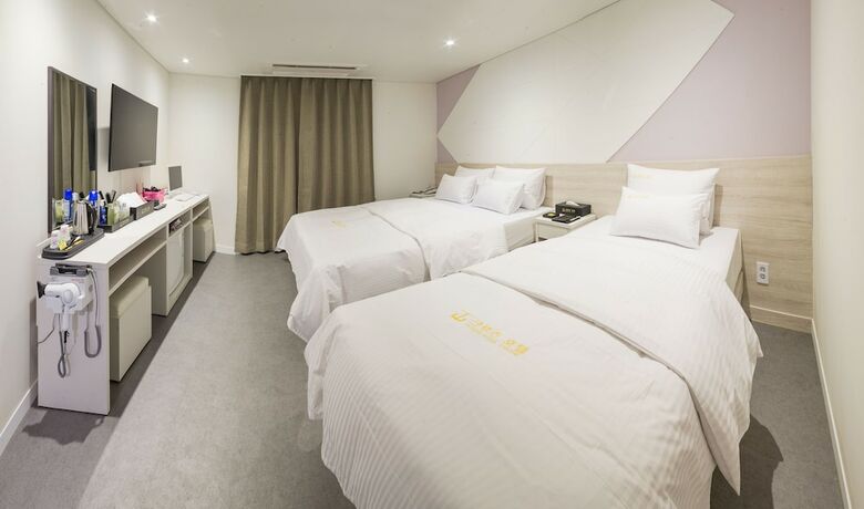 Cruise Hotel