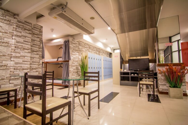 Hostal Bubble Space Hostel