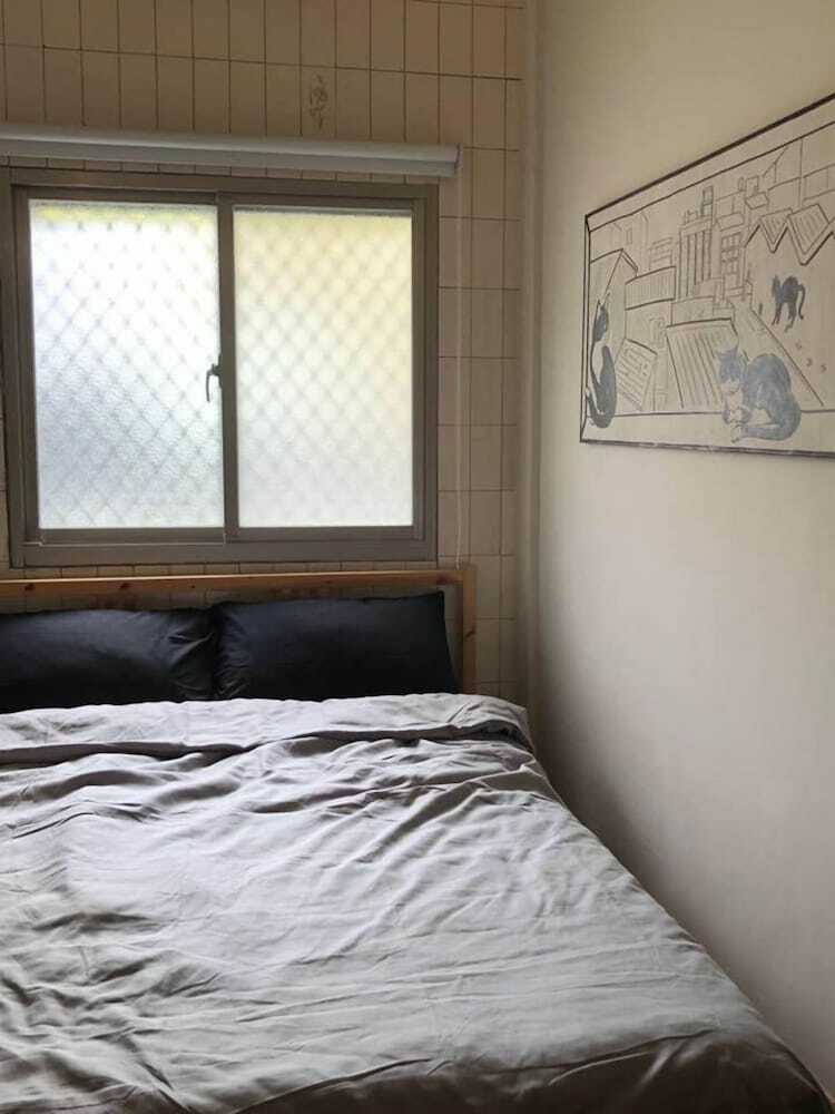 Hotel Shadow House