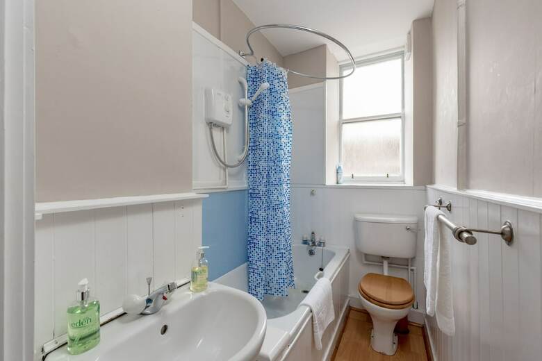 Silver Lining - St Leonard St Apartment