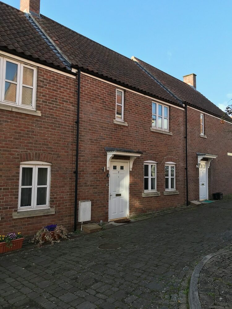2 Crown Barton - Glastonbury