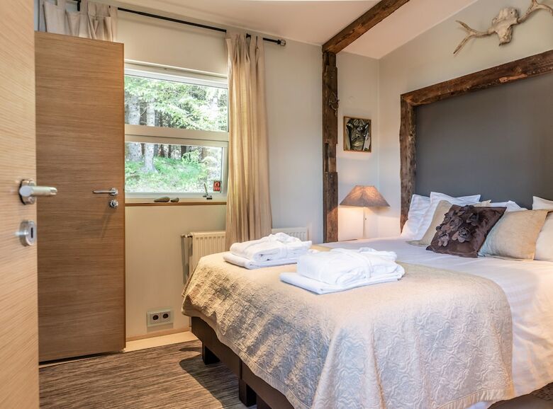 �lftav�k Lakefront Villa
