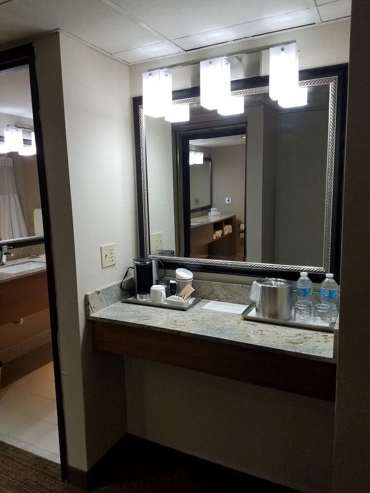 Radisson Hotel Detroit-farmington Hills