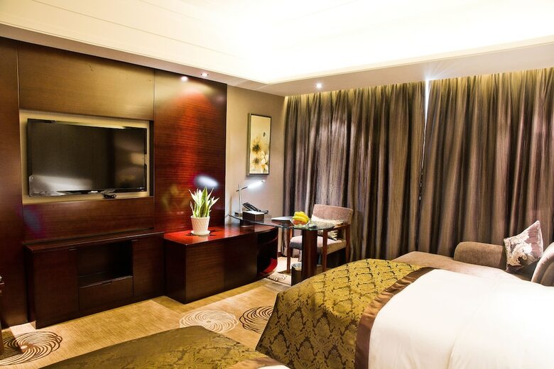Shenzhen Fuqinglong Huatian Hotel