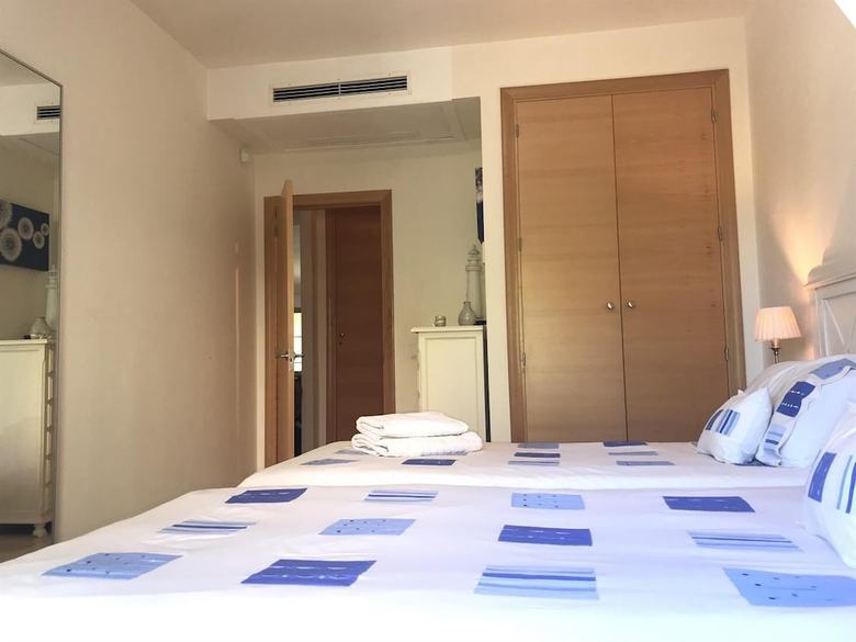 Apartment With Sea Views And Own Garden