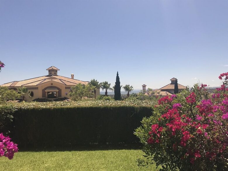 Apartment With Sea Views And Own Garden