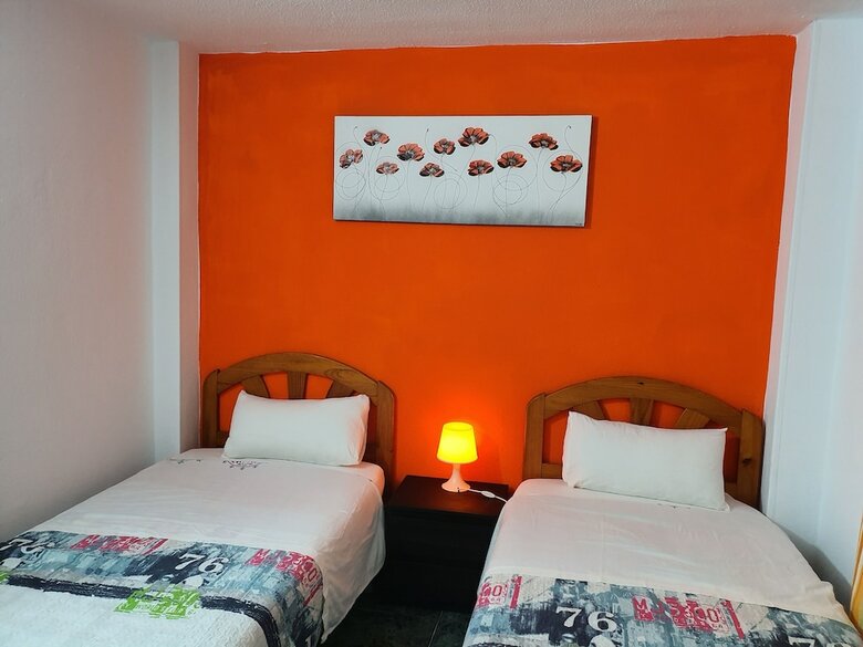 Hotel Low Cost Room Plaza de Hierro III