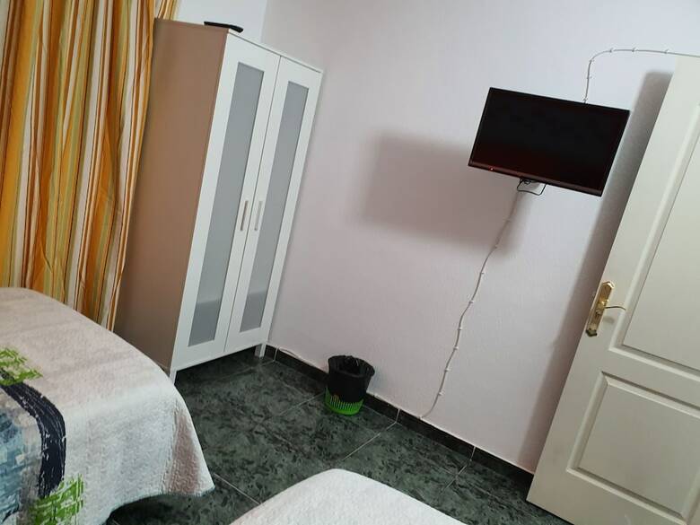 Hotel Low Cost Room Plaza de Hierro III