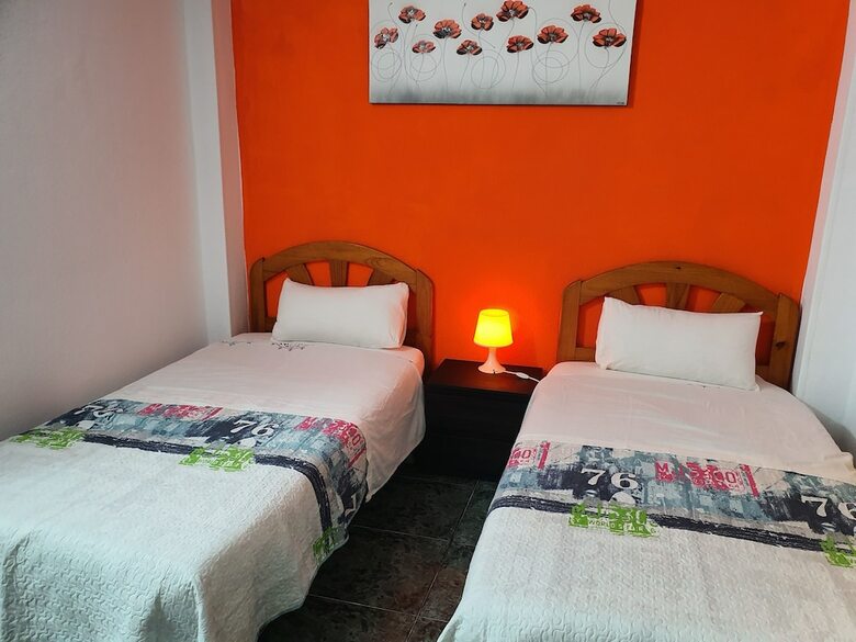 Hotel Low Cost Room Plaza de Hierro III