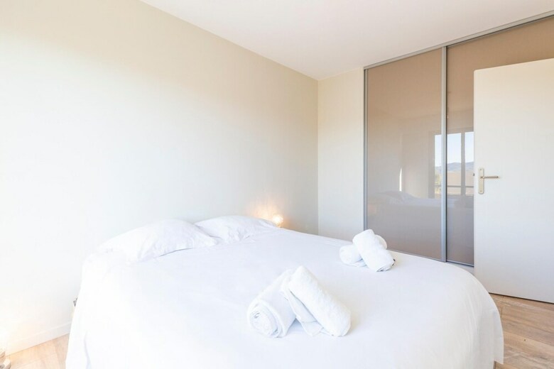 2 Bedroom Apartment In Cannes With Swimming Pool