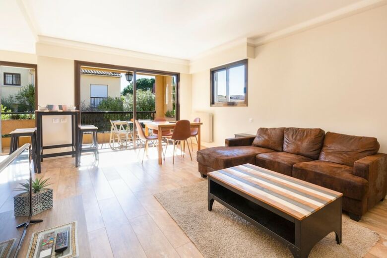 2 Bedroom Apartment In Cannes With Swimming Pool