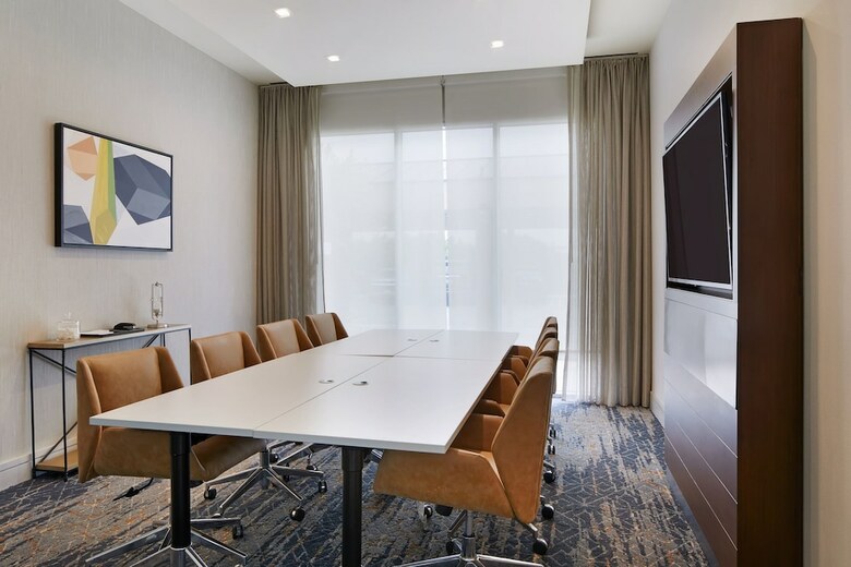 Hotel Courtyard By Marriott Lax