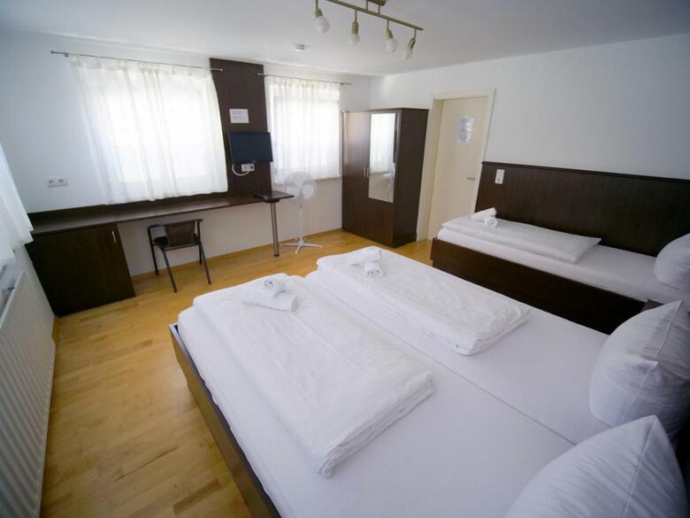 Hostal G�stehaus Schmidt