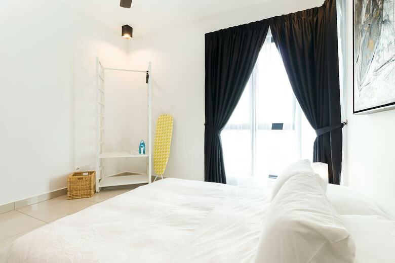 Elegant 3br Condo For 5 With Outdoor Pool