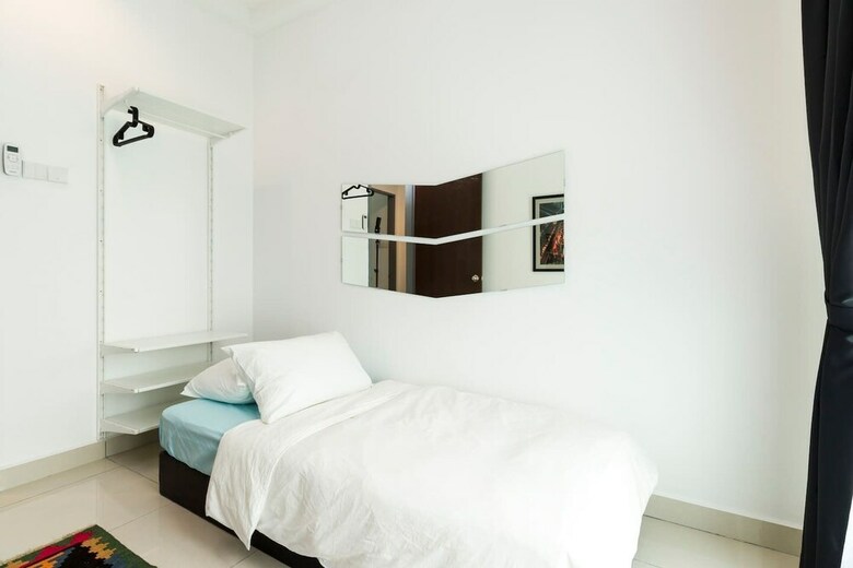 Elegant 3br Condo For 5 With Outdoor Pool