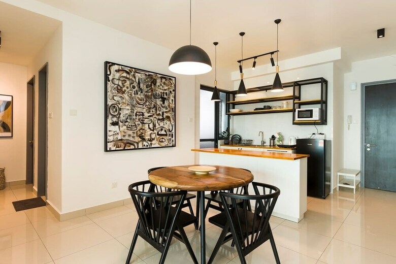 Elegant 3br Condo For 5 With Outdoor Pool