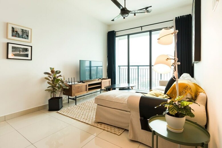 Elegant 3br Condo For 5 With Outdoor Pool