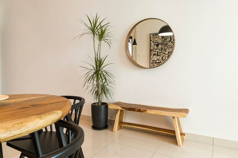 Elegant 3br Condo For 5 With Outdoor Pool