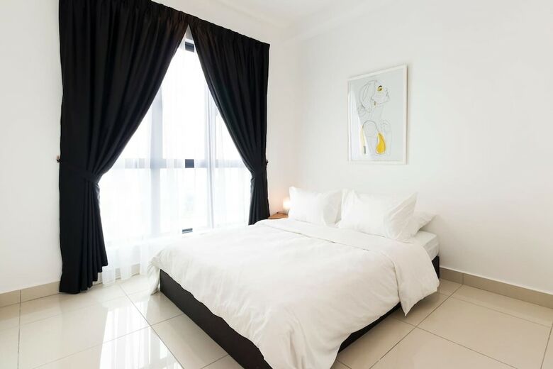 Elegant 3br Condo For 5 With Outdoor Pool