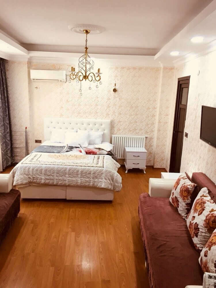 Deluxe Royal Apart