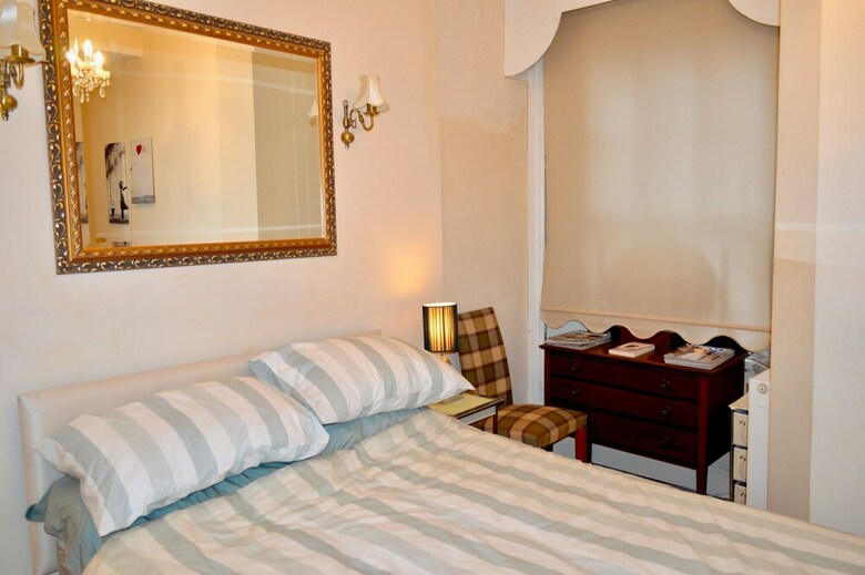 Comfortable 2 Bedroom Apartment On Historic Rose Street