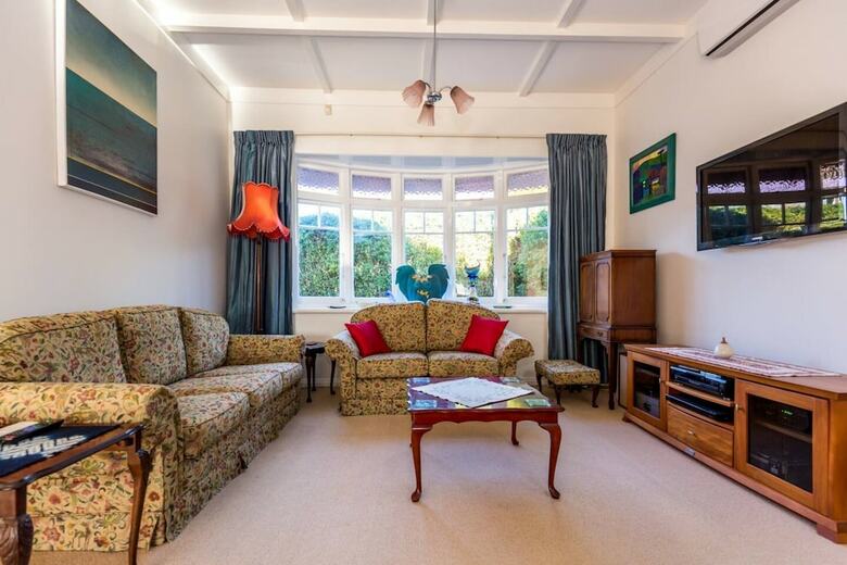 3 Bedroom Family Home With Harbour Views In Westmere
