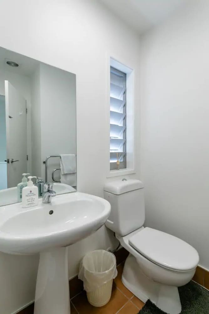 Gorgeous 3 Bedroom Townhouse With Car Park