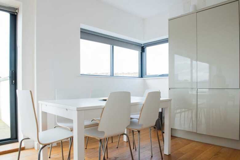 Modern 2 Bedroom Clapham Apartment With Large Terrace