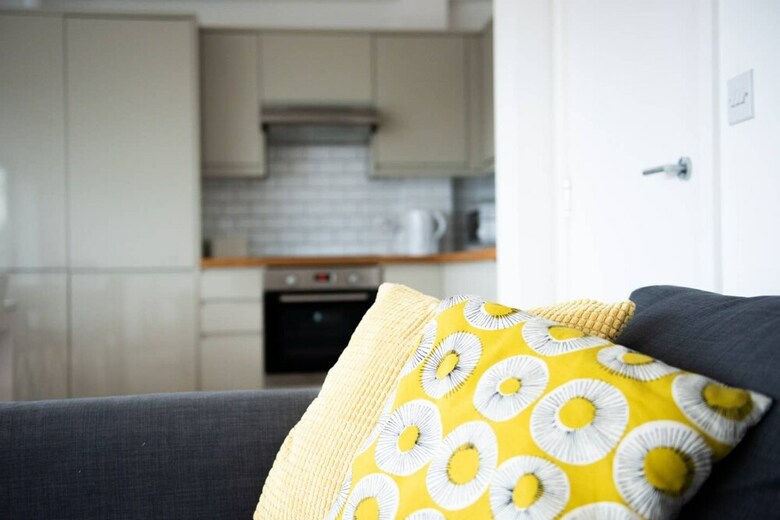 Modern 2 Bedroom Clapham Apartment With Large Terrace