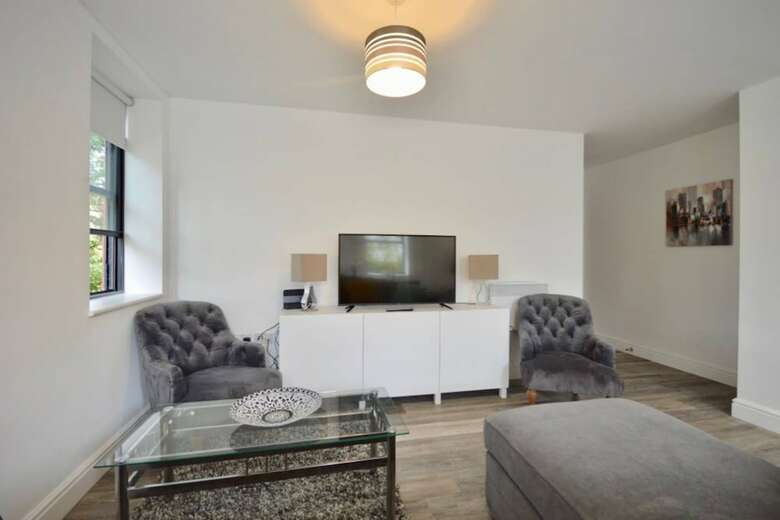 Stylish 2 Bedroom Apartment In Downtown Bristol