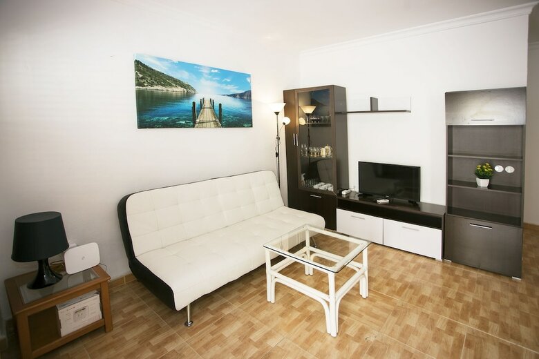 Center & White Town Apartment