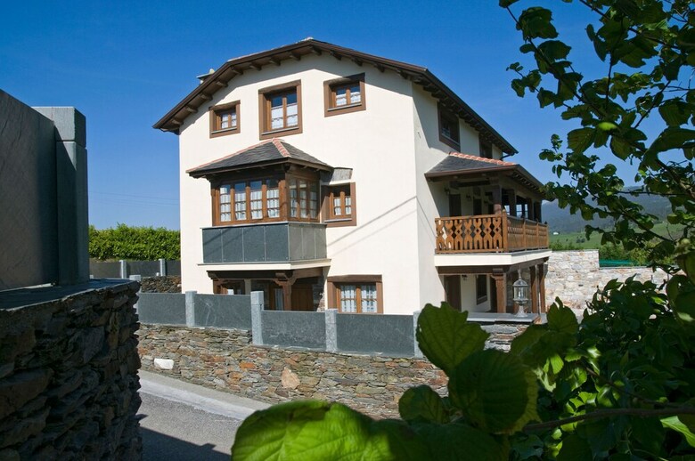 Casas Y Apartamentos Hacienda Llamab�a