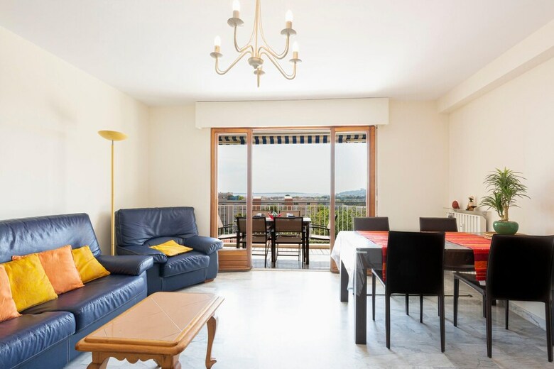 Quiet Apartment With Pool And Sea View