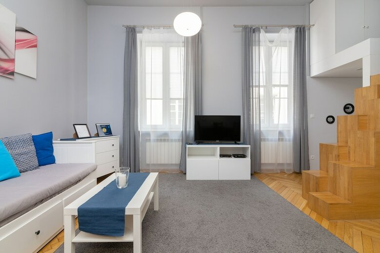 Comfortable Old Town Apartment