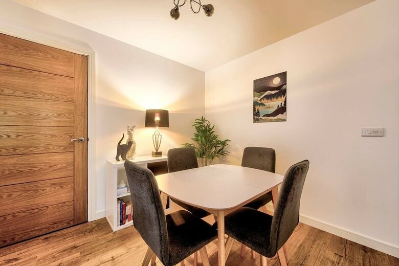 Stylish 2 Bed Apartment, With Easy Access To The City Centre