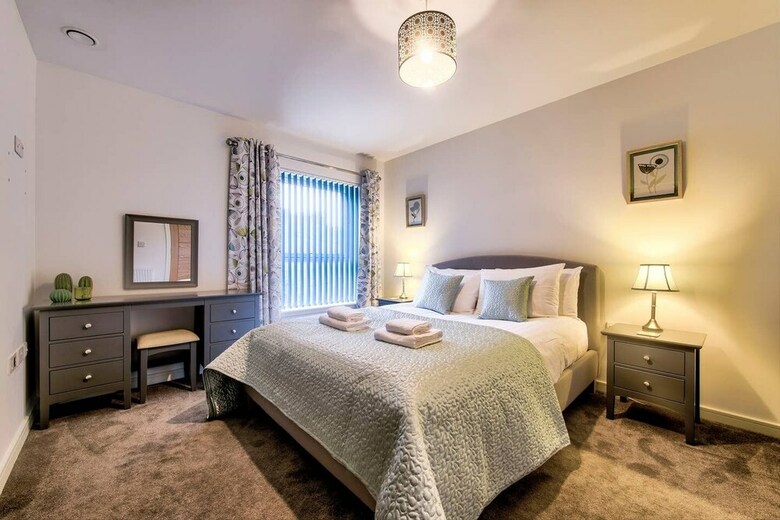 Stylish 2 Bed Apartment, With Easy Access To The City Centre