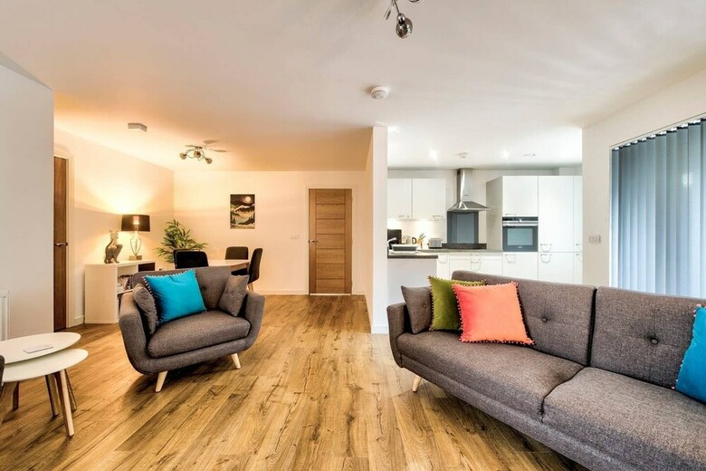 Stylish 2 Bed Apartment, With Easy Access To The City Centre