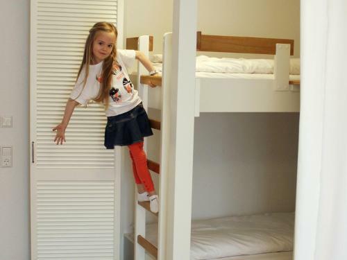 R & J Hotel