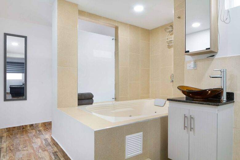 Apartamentos Miracle Building