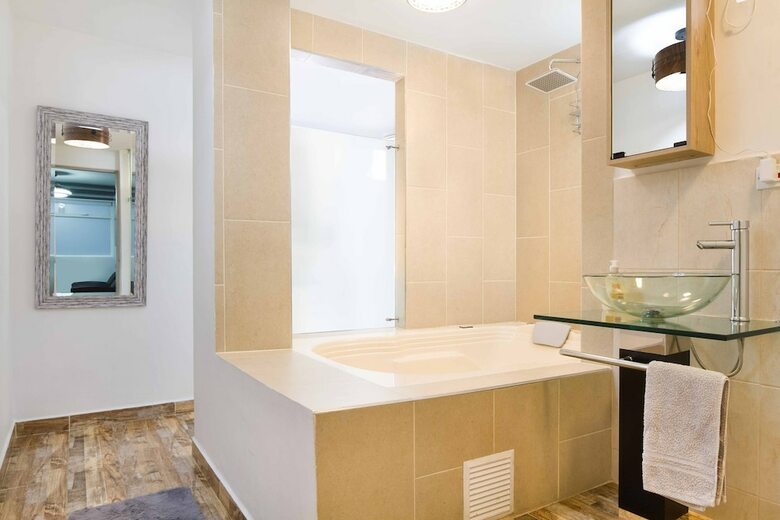 Apartamentos Miracle Building